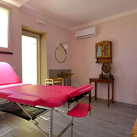 Ibisco Seaside And Pool Appartement